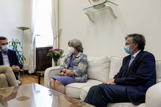 Ναι στο εμβόλιο, όχι στον διχασμό