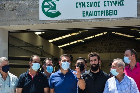 «Παιδαριώδης η διαχείριση της πανδημίας»