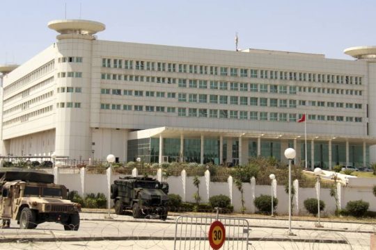 Αποπέμφθηκε ο επικεφαλής της δημόσιας τηλεόρασης στην Τυνησία
