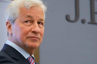 Ακριβό «βραβείο» για τον διασώστη της JPMorgan