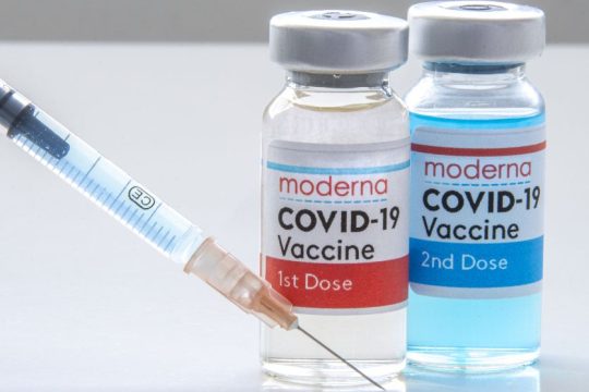 ΕΜΑ: Πράσινο φως σε εμβόλιο της Moderna για χρήση σε εφήβους