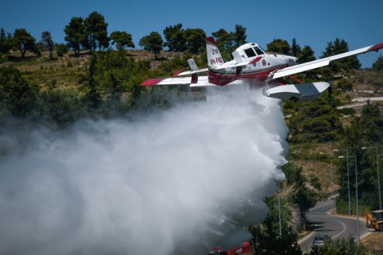 Φωτιά σε Πανόραμα Βούλας και Σιθωνία Χαλκιδικής