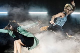 Σύγχρονο θέατρο που διατηρεί τον μυστικό πλούτο της κωμωδίας