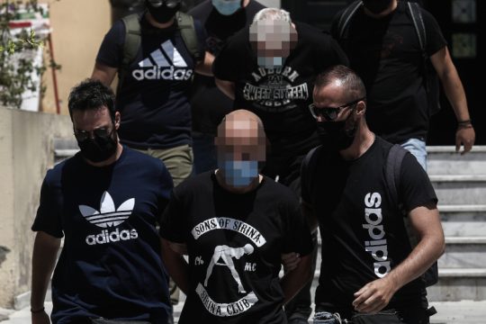 Ηλιούπολη: Προφυλακίστηκαν ο αστυνομικός και ο πατέρας της 18χρονης