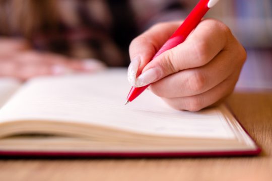 Η παγκόσμια κοιτίδα εκπαίδευσης και δημοκρατίας εναντίον του ίδιου του μέλλοντός της