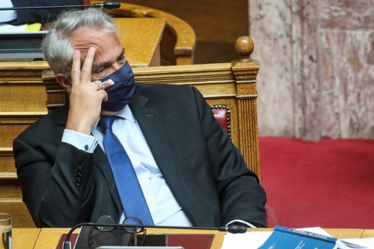 Νέες απειλές Βορίδη για επ’ αόριστον αναστολή εργασίας των μη εμβολιασμένων