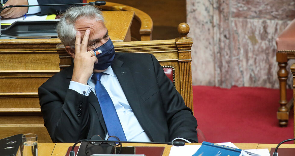 Νέες απειλές Βορίδη για επ’ αόριστον αναστολή εργασίας των μη εμβολιασμένων