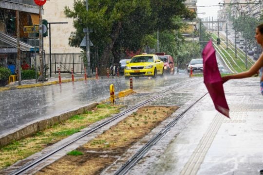 Μικρή άνοδος του υδράργυρου αλλά τοπικές βροχές στα ηπειρωτικά