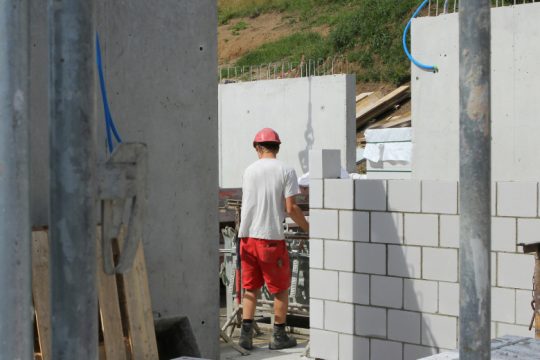 Δουλεύουμε 179 μέρες τον χρόνο για να πληρώσουμε φόρους και εισφορές
