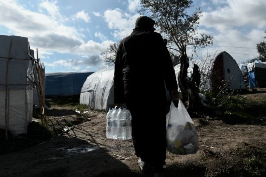 Χίος: Εμποδίζουν την επικοινωνία προσφύγων με δικηγόρους με πρόσχημα τον κορονοϊό 