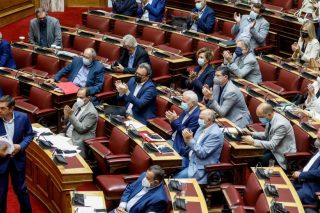 Νέες βολές στη Βουλή για την αποτυχία του επιτελικού κράτους στις πυρκαγιές