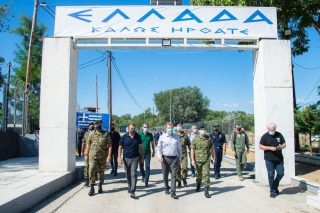 Σκληρή γραμμή στο προσφυγικό