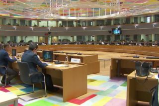 Μπαράζ διεθνών συνόδων για το θέμα του Αφγανιστάν