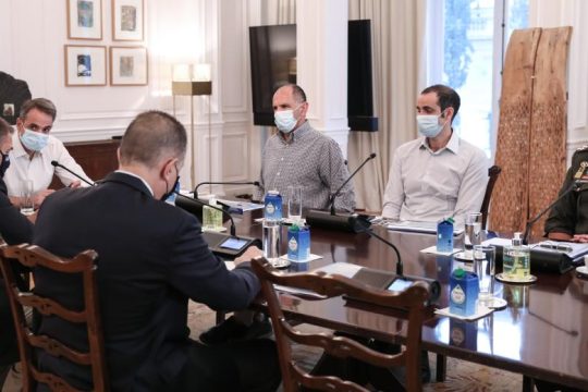 Το επιτελικό χάος και μια μη παραίτηση
