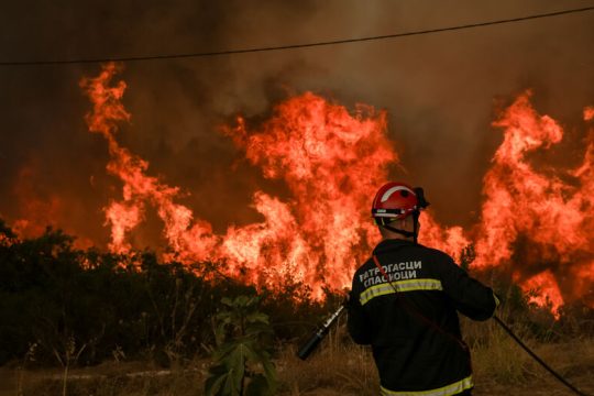 Βλέπουν οργανωμένο σχέδιο εμπρησμών και όχι ανοργάνωτο επιτελικό κράτος