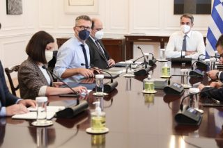 Η κυβέρνηση και τα προβλήματα της συγκυρίας