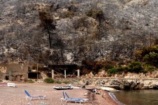 Δεν έμεινε τίποτε όρθιο για να καεί
