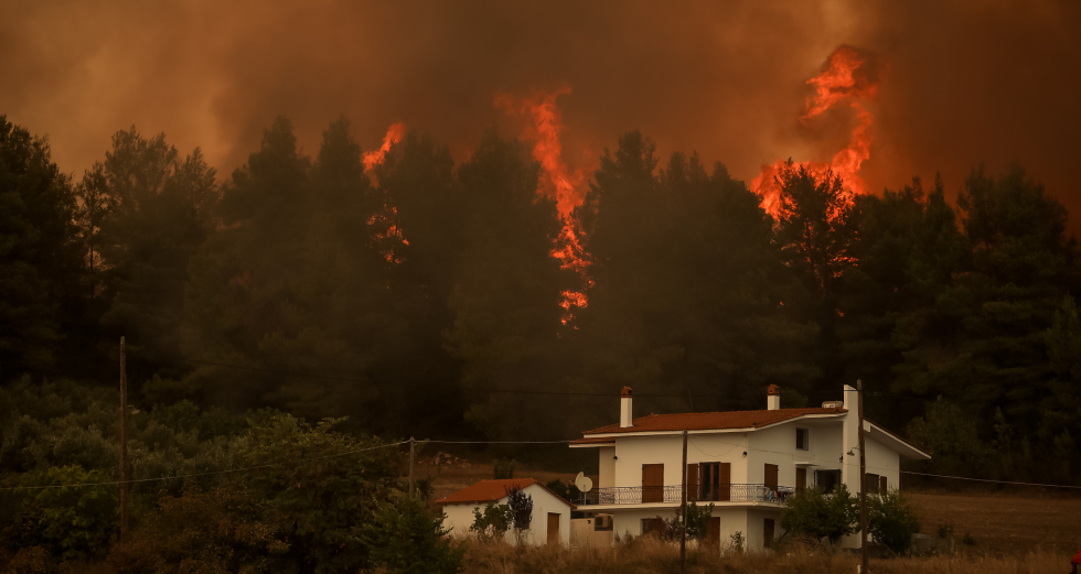 Μπαίνει και ο Στρατός με drones στις φωτιές