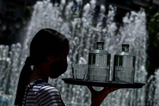 Υποχωρεί ο καύσωνας, ενισχύονται οι άνεμοι