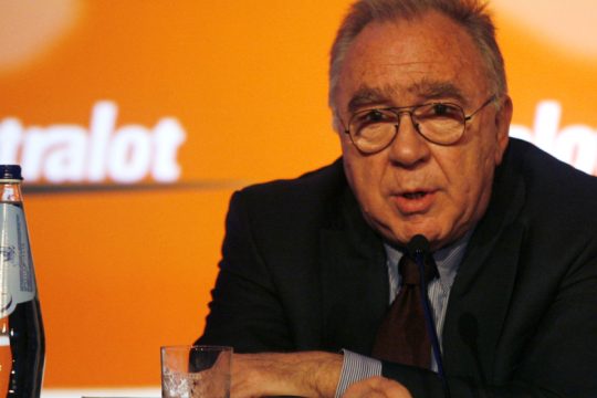 Μείωση δανεισμού της Intralot