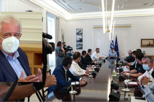 Σόου στο Μαξίμου την ώρα της μάχης