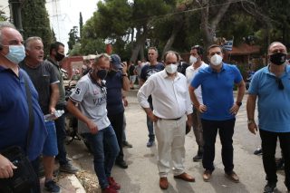 Οι φωτιές σταματάνε στη… θάλασσα