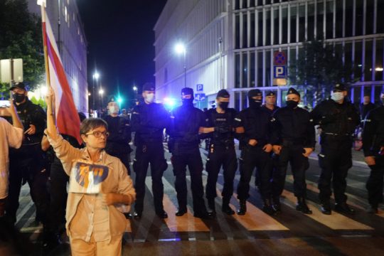 Η Πολωνία φιμώνει τον μοναδικό αντιπολιτευόμενο τηλεοπτικό σταθμό