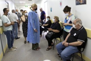 ΗΠΑ: Μεγάλη αναζωπύρωση σε κρούσματα και θανάτους