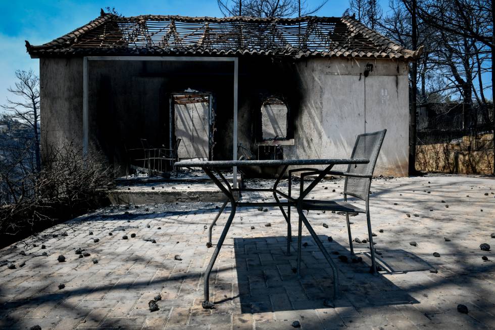 Έκρηξη αλληλεγγύης μέσα στις στάχτες