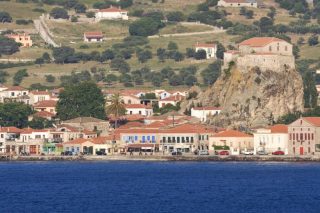 Στην Παναγιά της Πέτρας
