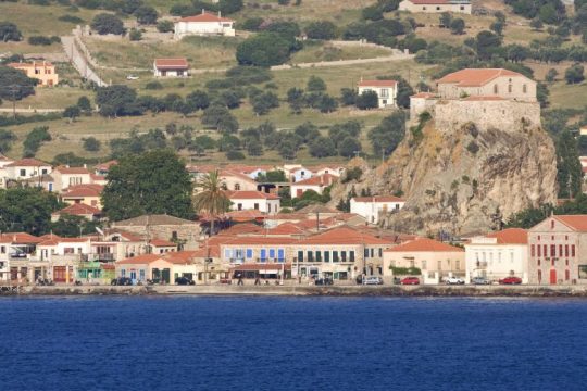 Στην Παναγιά της Πέτρας