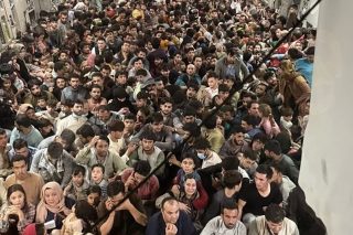 Στη σκληρή γραμμή αποτροπής των προσφύγων η κυβέρνηση
