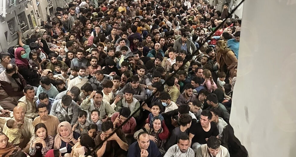 Στη σκληρή γραμμή αποτροπής των προσφύγων η κυβέρνηση