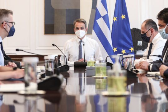 Υπόσχεση στήριξης με… ολίγη ανακύκλωση εξαγγελιών