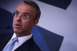 Η προκαταβολή ήρθε, η ανακατανομή εκκρεμεί