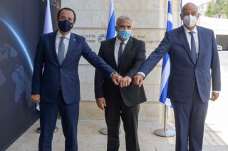 Αιχμές Δένδια κατά Τουρκίας για φλερτ με τους Ταλιμπάν