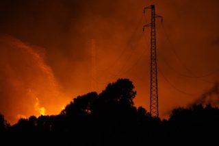 «Πράσινη μετάβαση» με… φωτιές