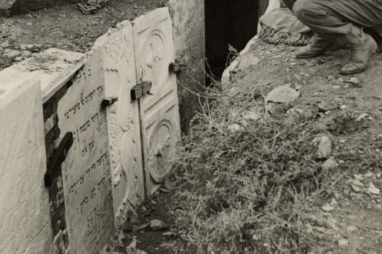 Από το εβραϊκό νεκροταφείο στο «βυζαντινό σταυροδρόμι» της Θεσσαλονίκης, δυο στάσεις δρόμος…