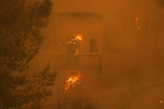 Η καμένη Ελλάδα του τουρισμού