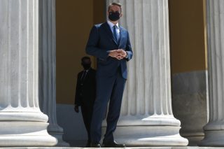 Σάμπως μέσα σε βουβή ταινία…