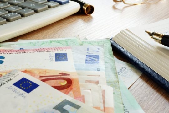 Ανατιμήσεις προ των πυλών σε καταναλωτικά και βιομηχανικά είδη