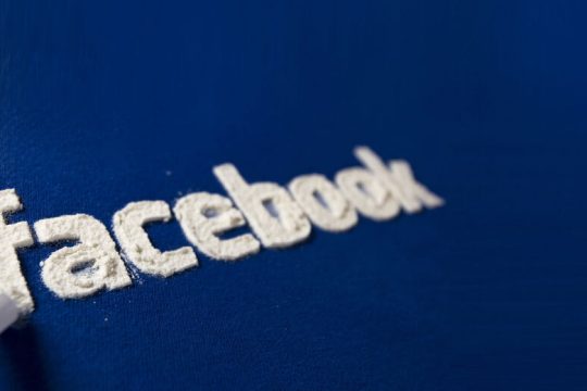 Το Facebook «κλειδώνει» λογαριασμούς Αφγανών, για να μην τους εντοπίσουν οι Ταλιμπάν