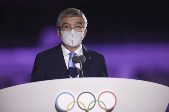 Ούτε η λαίλαπα της εποχής τιθασεύει την «αθάνατη» υποκρισία