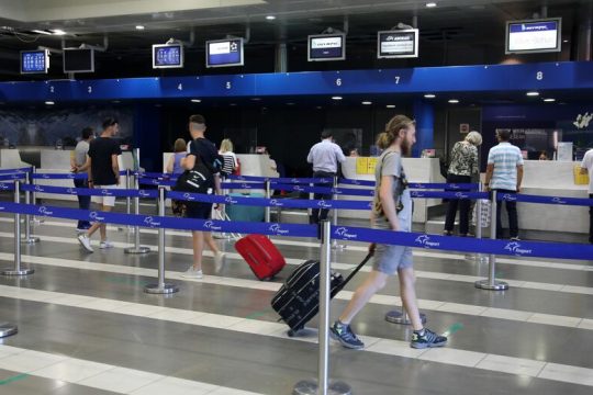 Διπλό «χτύπημα» στον τουρισμό