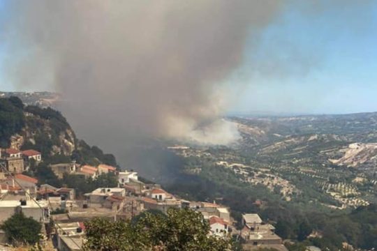 Ηράκλειο: Σε ύφεση το μέτωπο της πυρκαγιάς στον Άγιο Θωμά