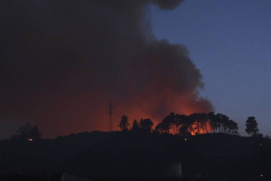 Ομαδικά τα αντιπολιτευτικά πυρά για την αντιμετώπιση των πυρκαγιών