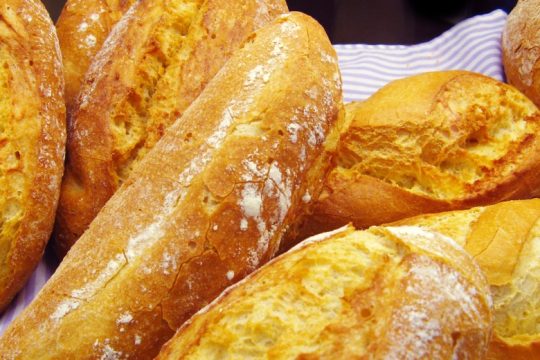 Το ψωμί στην Ελλάδα έχει τη 12η ακριβότερη τιμή στους 27