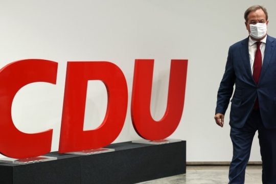 Οι Χριστιανοδημοκράτες κρούουν τον «αριστερό κίνδυνο» στη σκιά των δημοσκοπήσεων