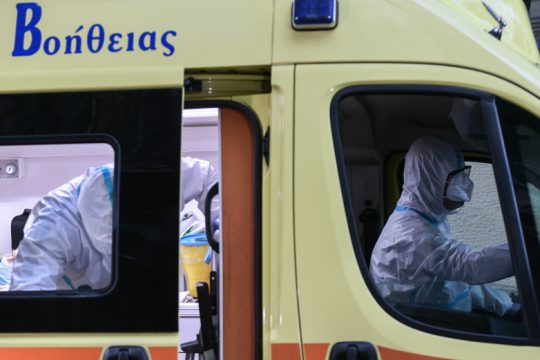 Σταθερά ψηλά μολύνσεις, εισαγωγές και διασωληνώσεις λόγω κορονοϊού
