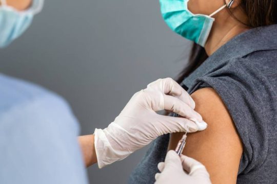 Από την ηλικία των 30 η τρίτη δόση στο Ισραήλ